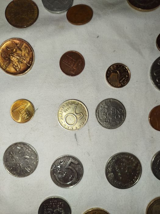 Monezi straine si romanesti