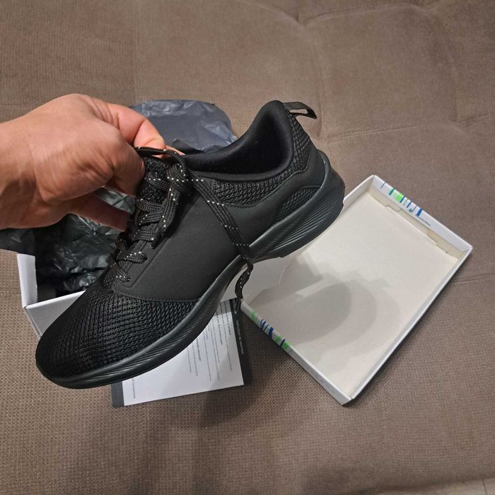 Adidasi Bugatti marimea 42, noi