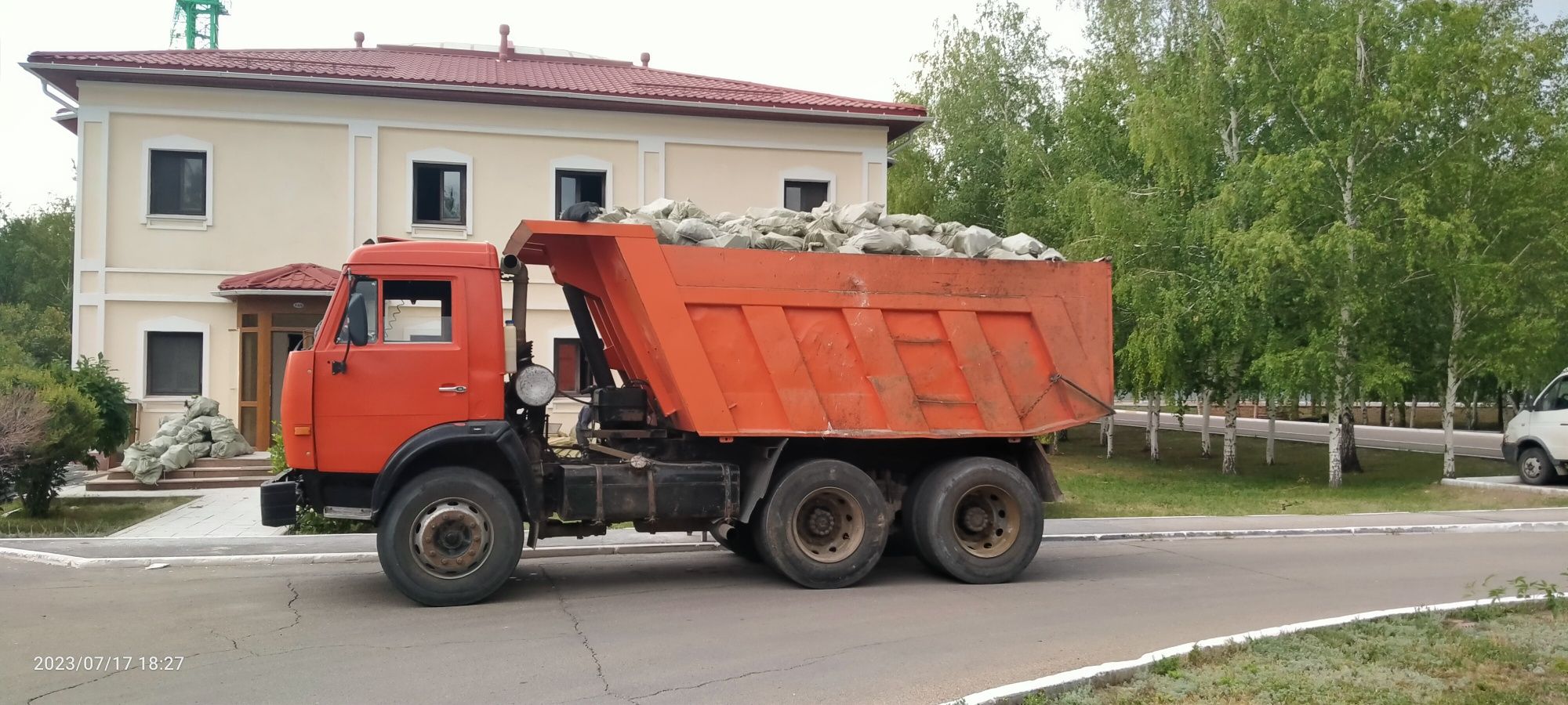 Услуги КАМАЗ вывоз мусор самосвал