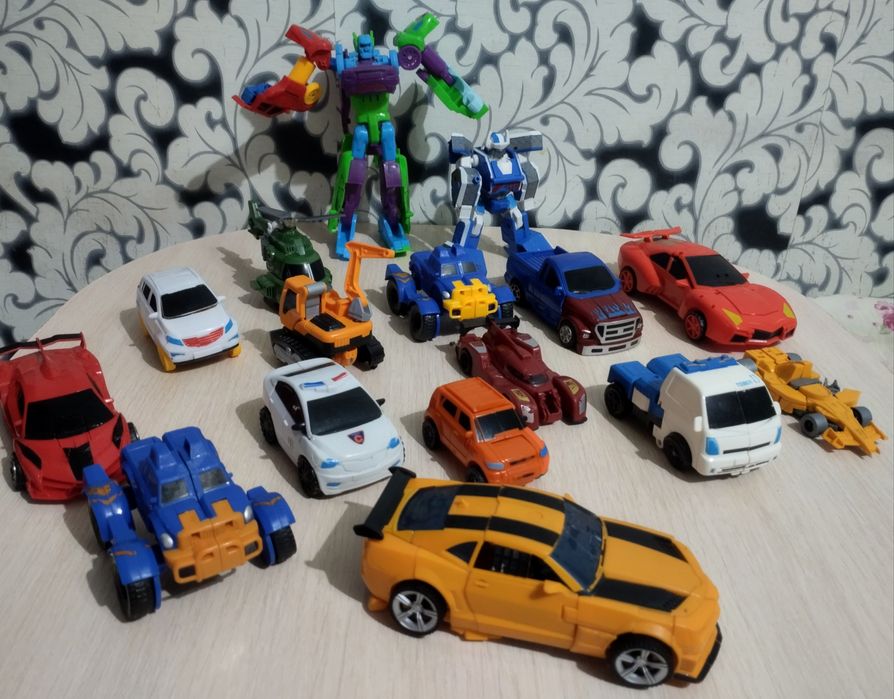 Игрушки  робот трансформер