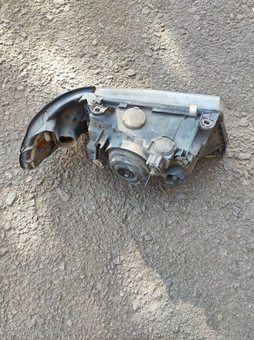 Фара  Mitsubishi Montero sport