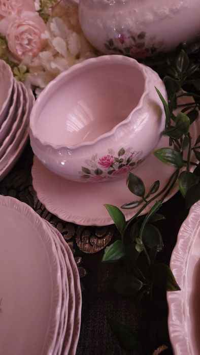 Немски сервиз за хранене и кафе Hutschenreuther.  Розов порцелан