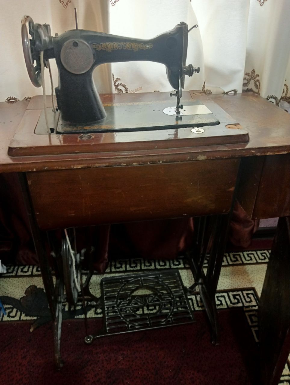 Продаётся швейная машинка хорошем состоянии адрес город Бухара 7микр