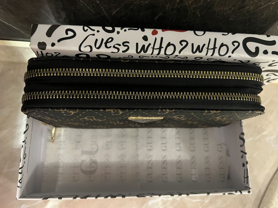 Дамско портмоне на Guess