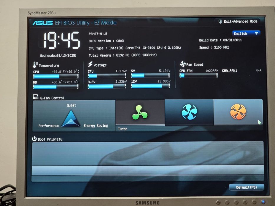 Placa de baza Gigabyte P8H67-M LE Intel i5-2100 + 8 GB ram
Vine placa