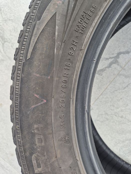 Vând cauciucuri 205/60/16 M+S set complet//Nokian//7mm