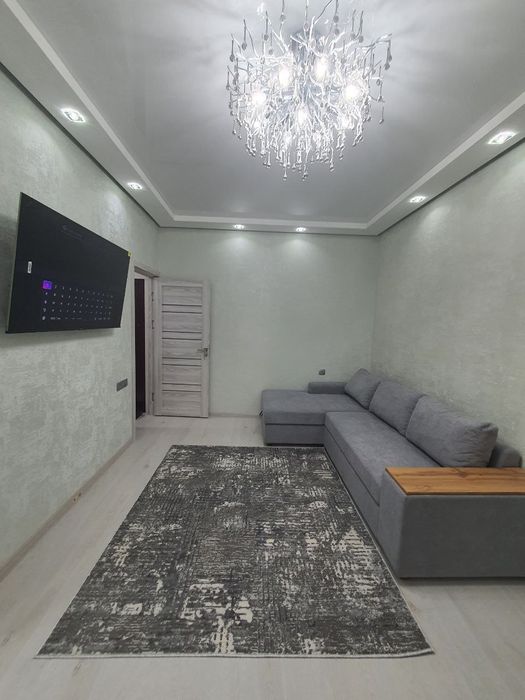 Продам квартиру на Буюк Ипак Йули 2в3/5/5 Евро ремонт с мебелью и тех.