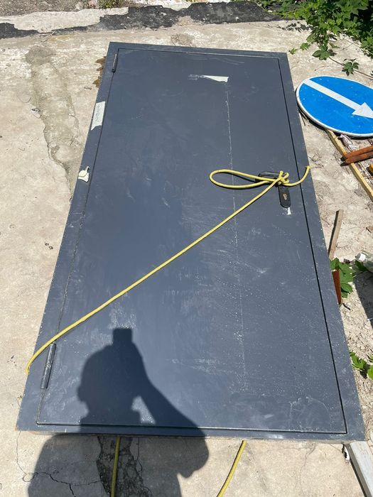 Продаётся железный дверь