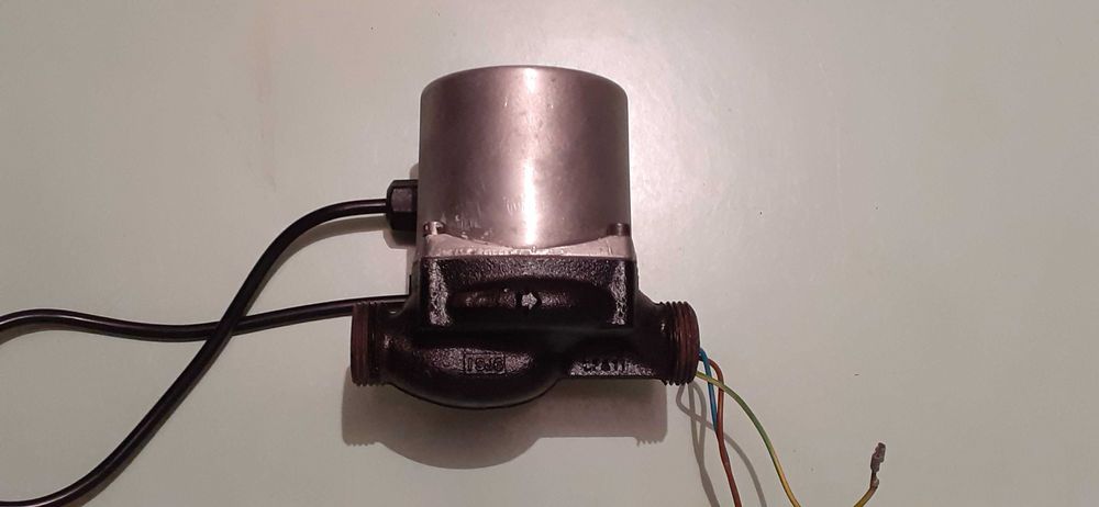 Pompa GRUNDFOS tip UPS 15-60 130 2,5µF GF SHB – 1