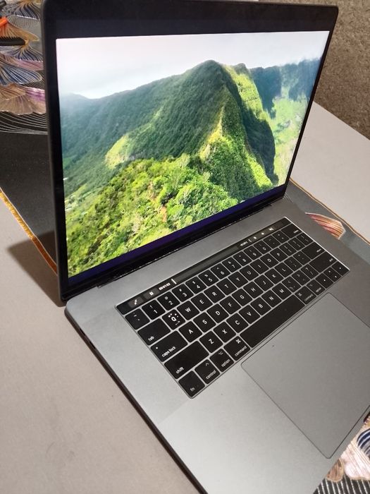 Macbook pro 2017 15 inch 16/512 GB