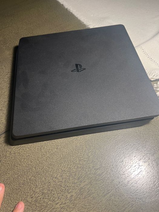 Срочно продаю плэйстейшен 4