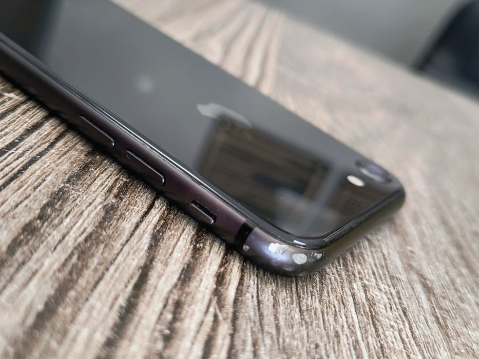 iPhone 8 64GB / 83% батерия