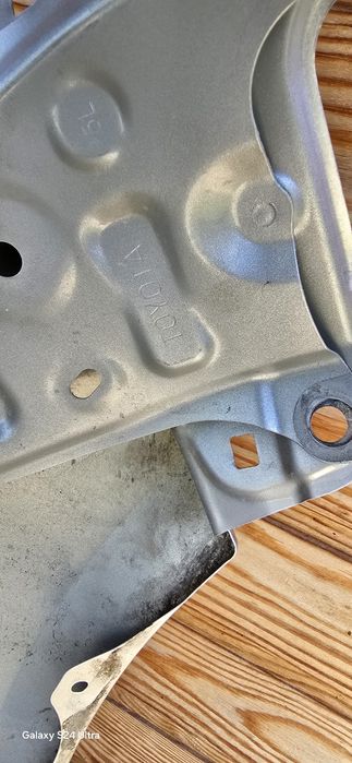 Aripa stanga fata toyota corolla hybrid