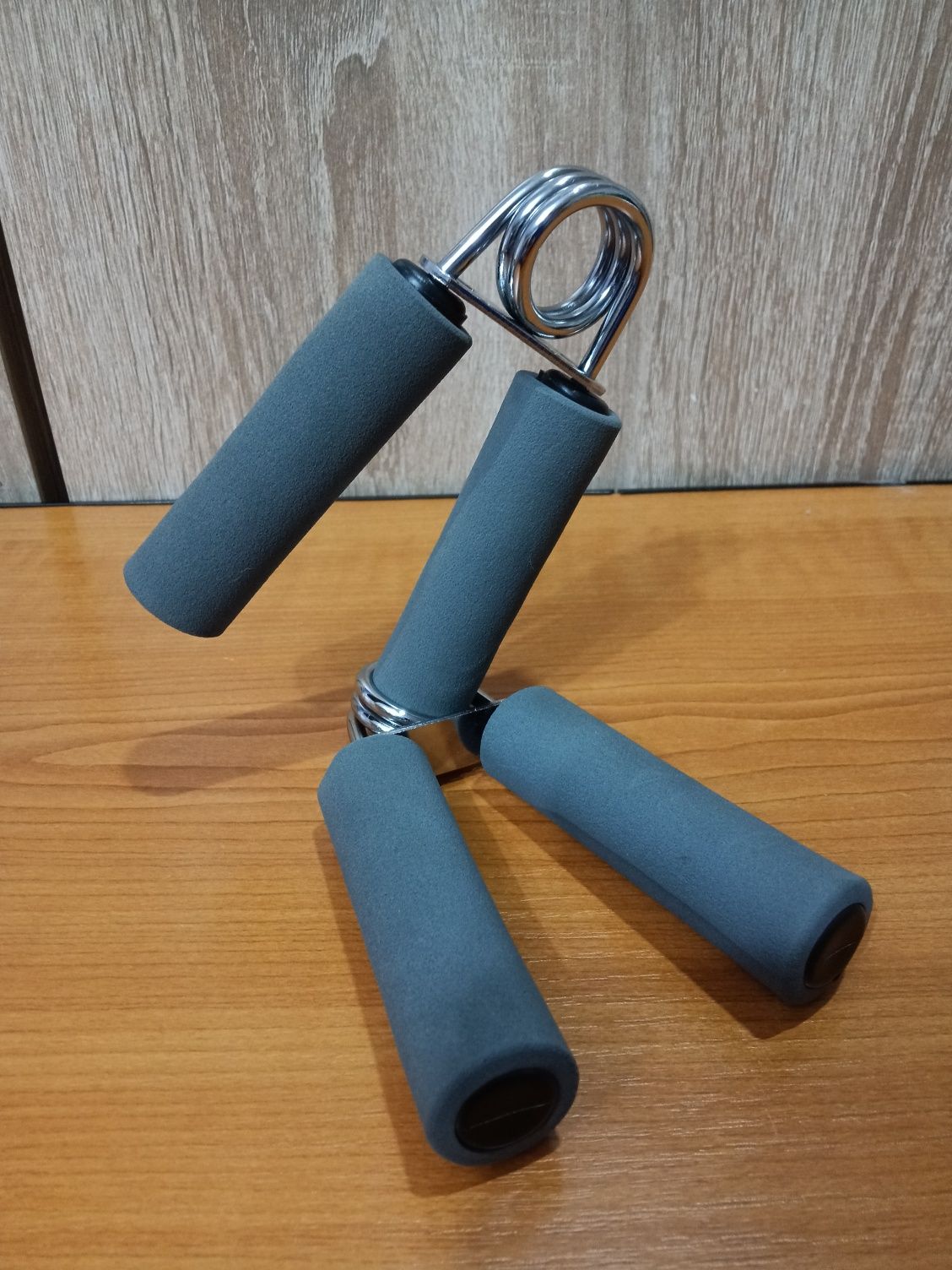 Întărește-ți forța: Hand Grip-uri Premium pentru Performanță Maximă!