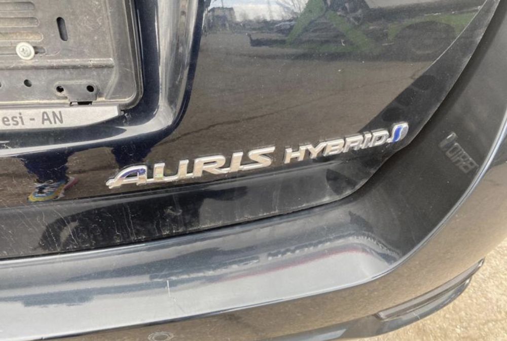 Toyota Auris hybrid на части