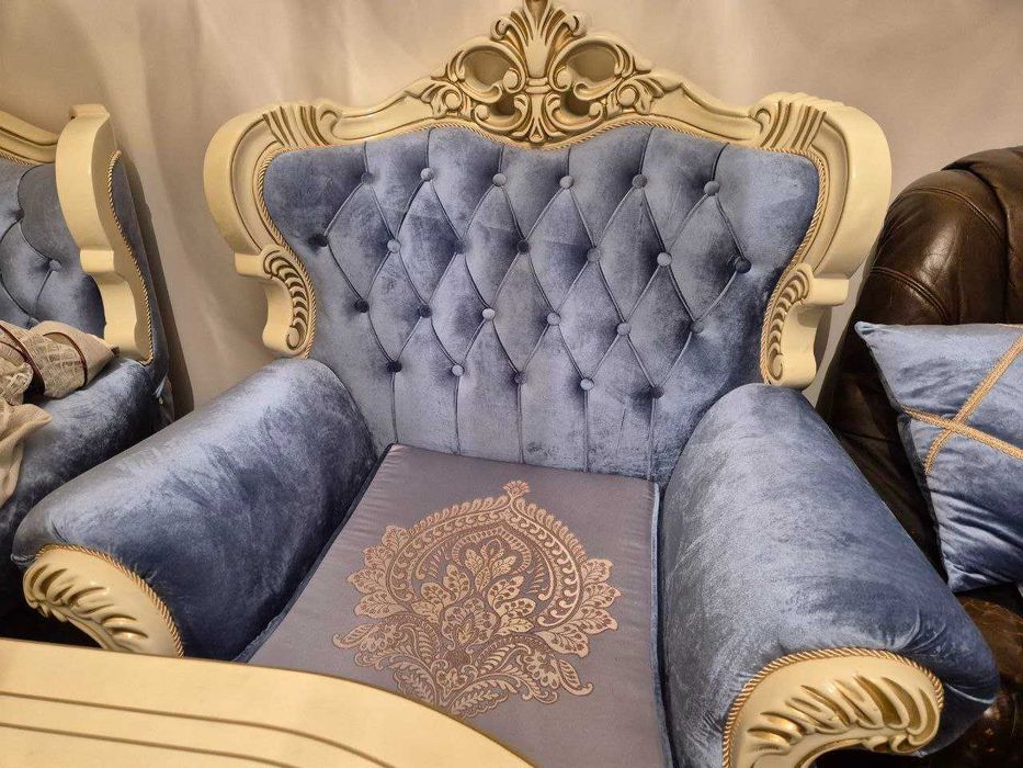 Продам мебель(кресло+2 дивана)