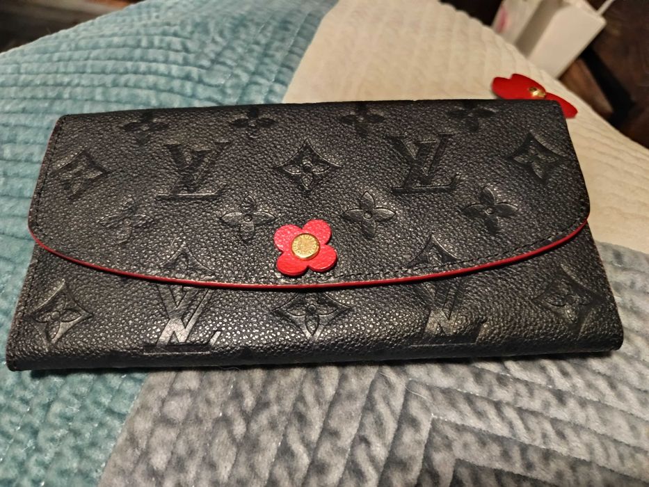 Чисто нов дамски портфейл