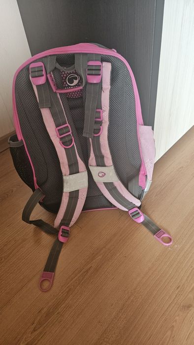 Ученическа раница с анатомичен гръб+ подарък