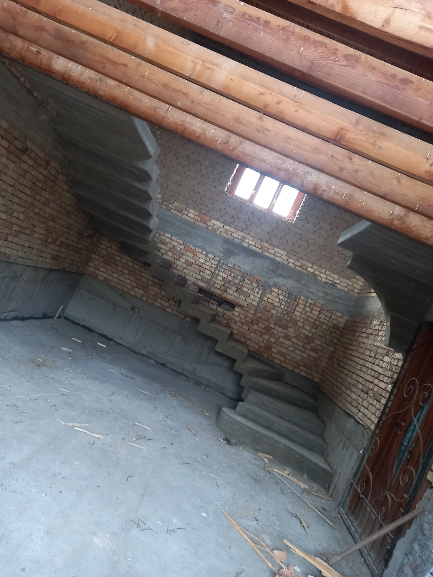 Beton zina quyish hizmati siznig uyingizga kòrkam quship turuvchi zina