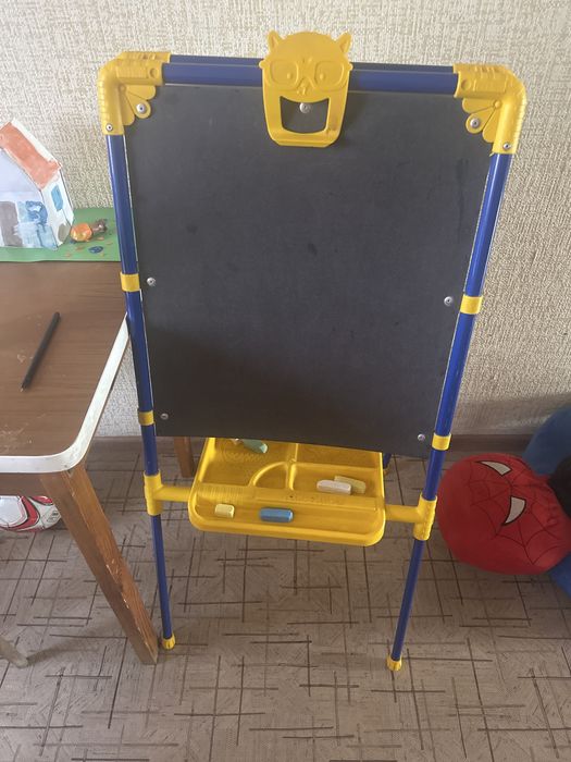 Продам кровать , доску , самакат и доску для рисование