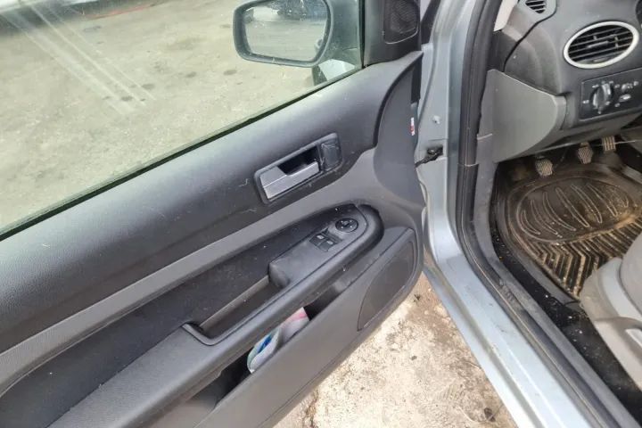 bara fata capota trager calandru armatura caseta de directie  far parasolar stanga dreapta  Ford Focus 2 motor 1.6 benzina HWDA