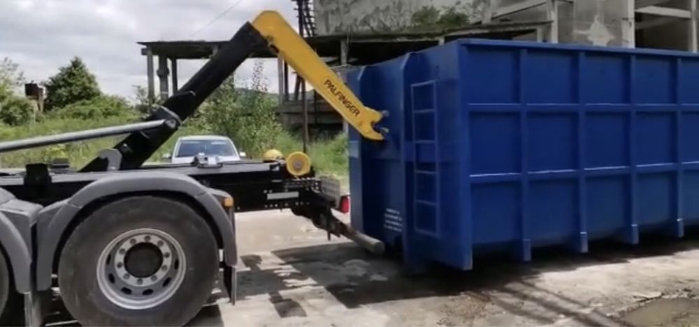 Inchiriez buldoexcavator si bene moloz