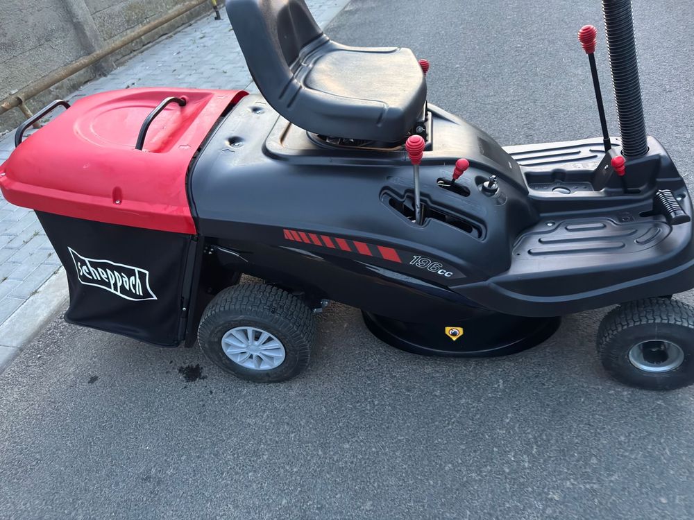 Tractoras de tuns gazon, nou.
