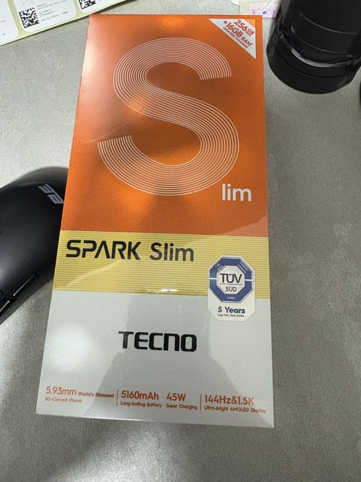 Techno Spark Slim 8/256gb yengi model