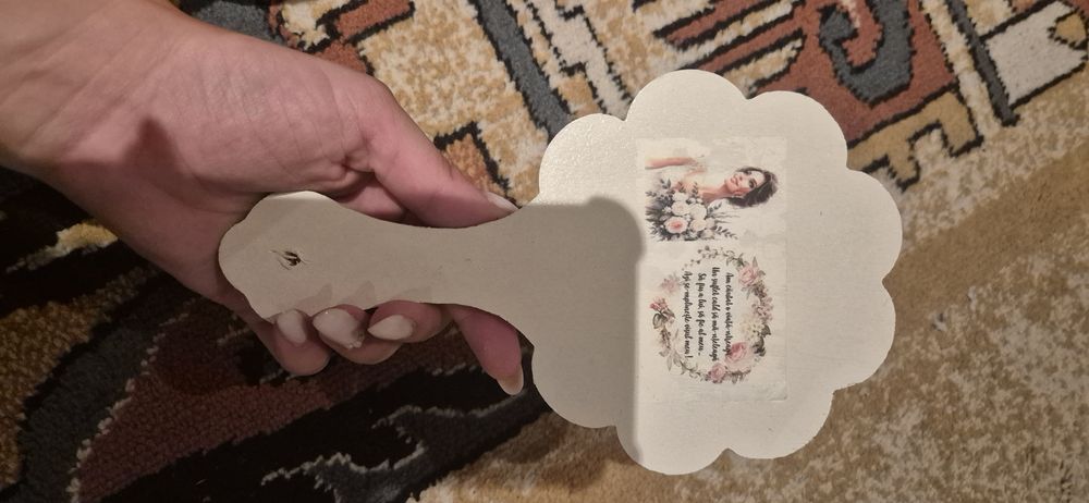 Jartiera ,oglindă,pieptan,cutiuță verighete