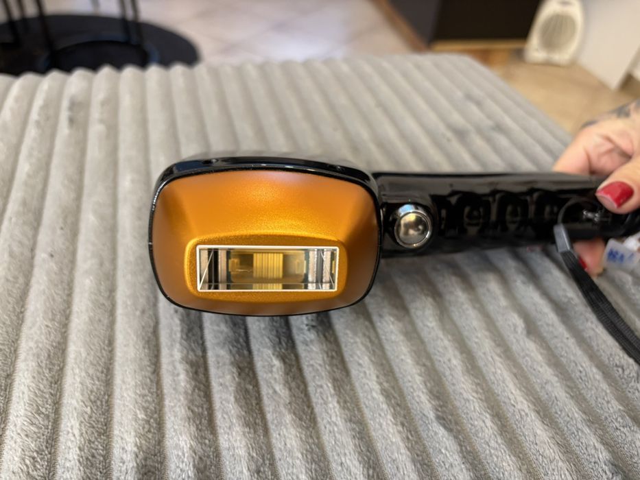 ПРОДАВА СЕ: Професионален диоден лазер за епилация SHR/HR/STACK