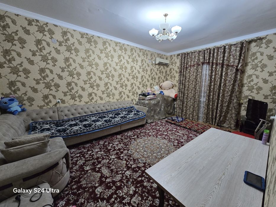 3 xonalik uy barca jixozlari bilan sotiladi