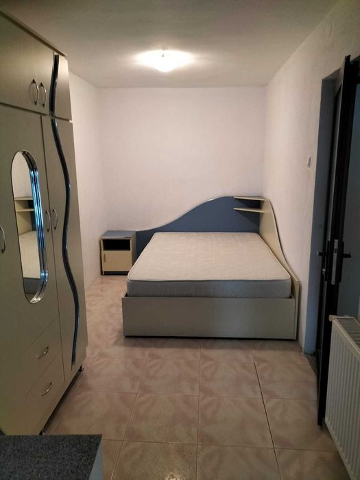 Închirierez apartament 3 camere parter complet mobilat