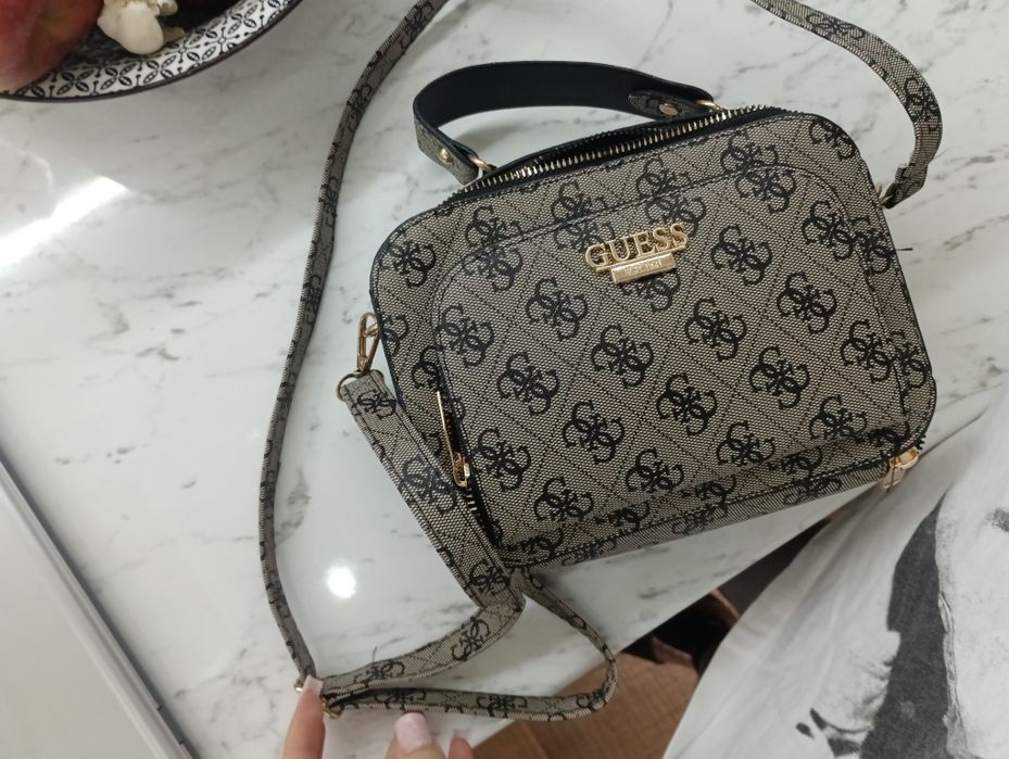 Нова чанта guess