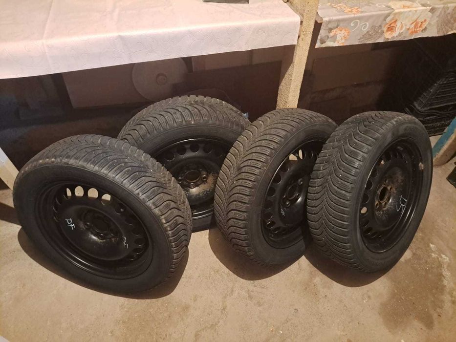 Anvelope Iarna Hankook 175/60 R15 81H cu tot cu jante