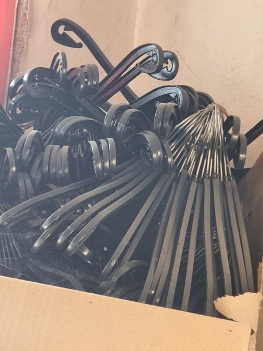 Продавам закачалки за дрехи