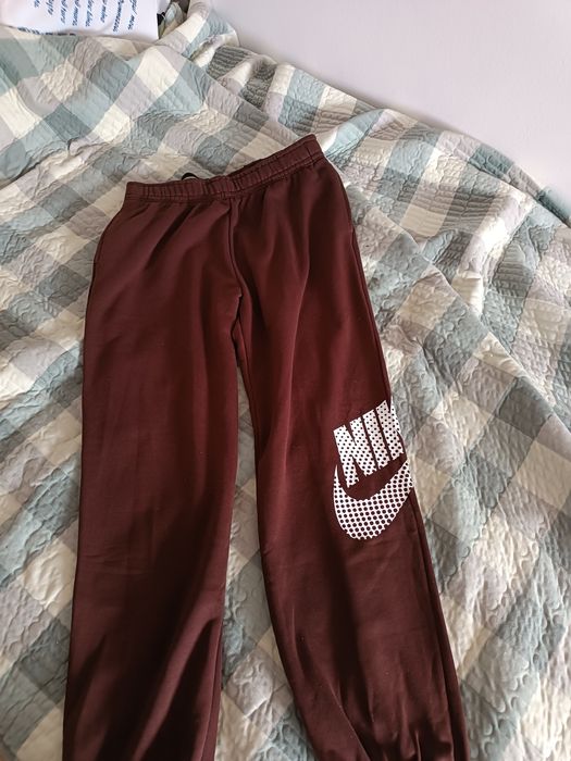 Pantaloni Nike de femei