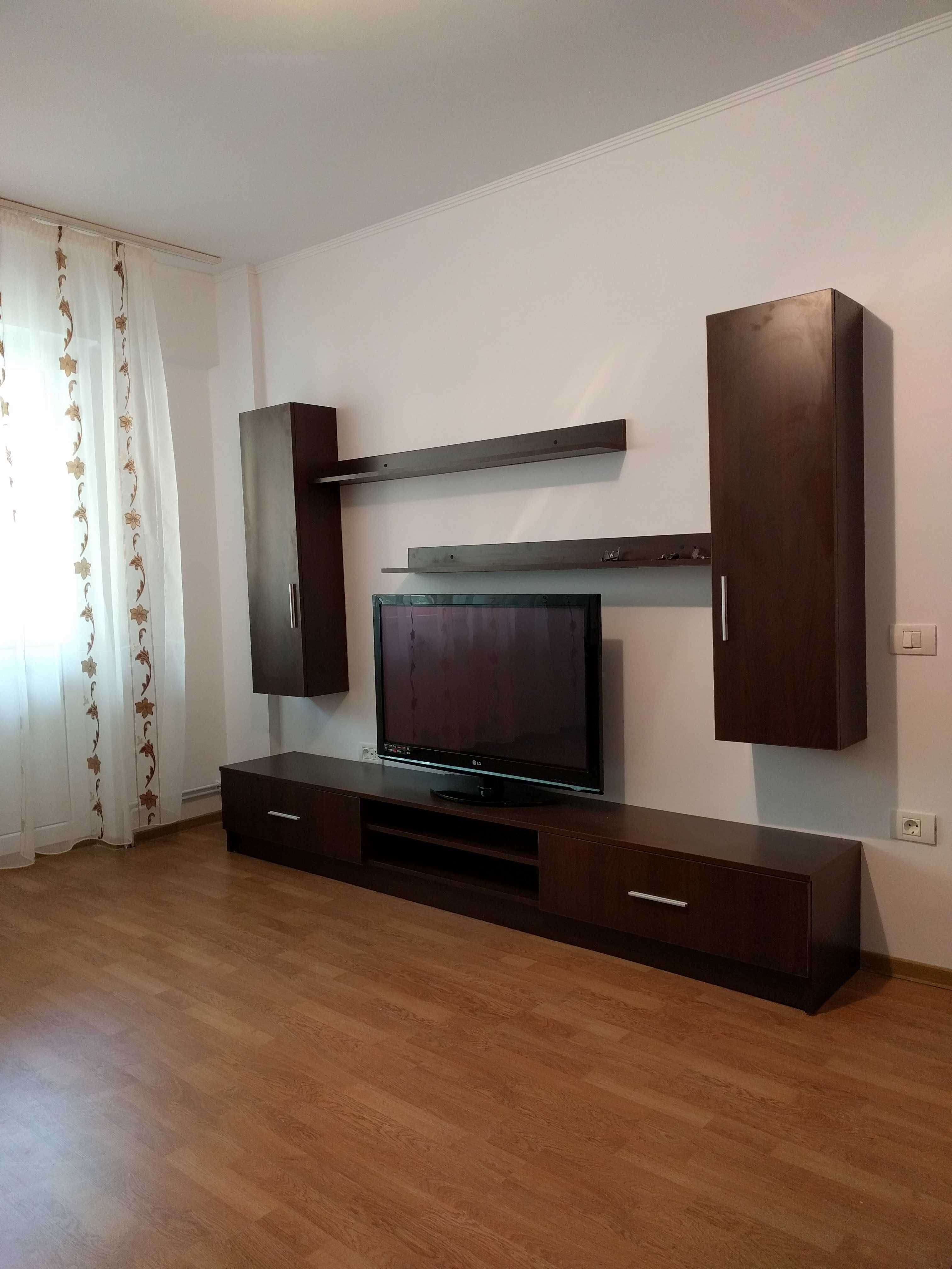 Apartament 3 camere,2 bai 2 balcoane renovat,80 mp,zona zavoi