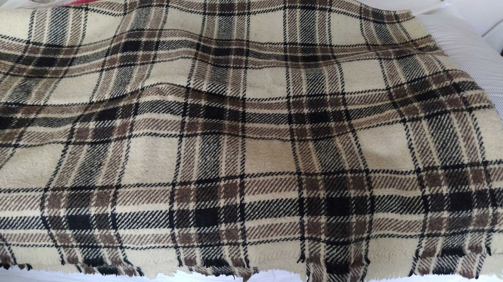 Ново Вълнено одеало,ръчно тъкано бял фон, кафяво райе, размер 2.00/1.6