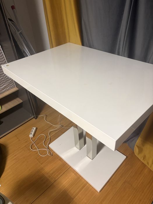 Masa moderna inalta-alb lucios,design minimalist