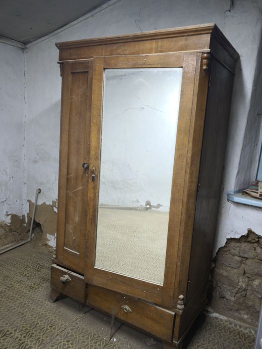 Продается шкаф времён СССР