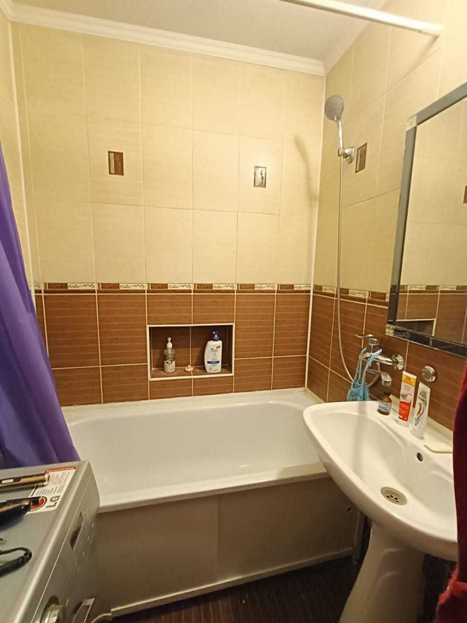 Продам 2к кв в кирпичном доме р-н р-к Евразийский!!!