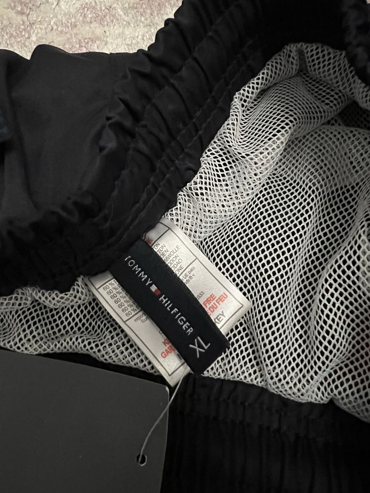 Bermude pantaloni scurti Tommy Hifliger marimea XL
