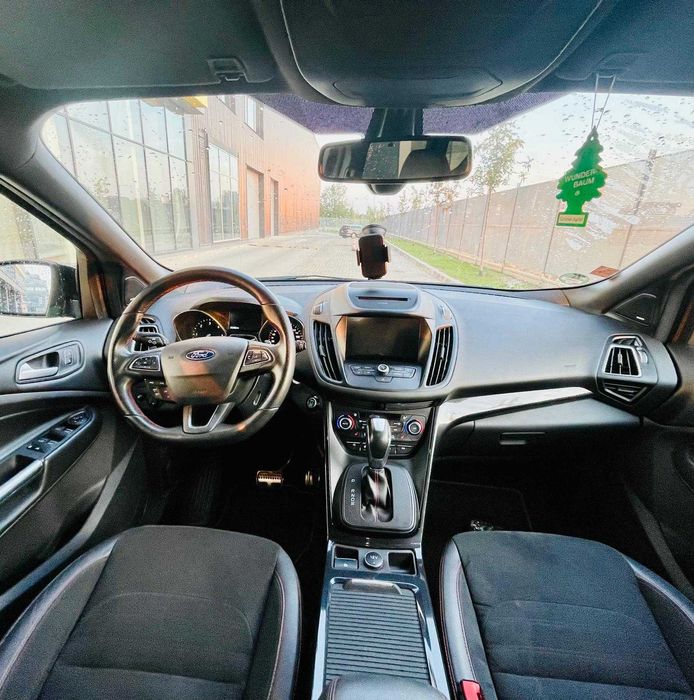 Ford Kuga 4x4 ST LINE 2.0 TDCI 180 CP Impecabila decembrie 2019 FULL