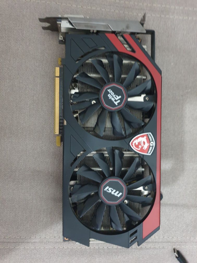 Vand placa video gtx 780 3gb 384 biți