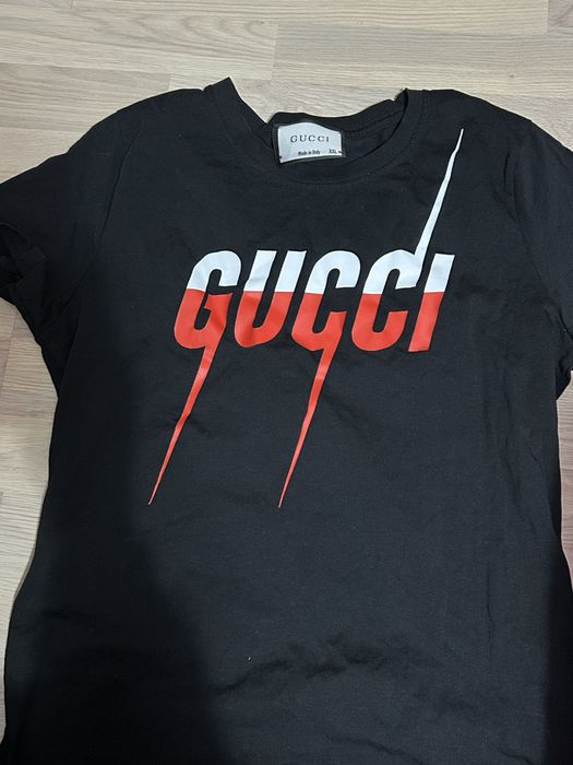 Тениска Gucci, потник Nike, ветровка Helly Hansen, Блуза Pause Jeans