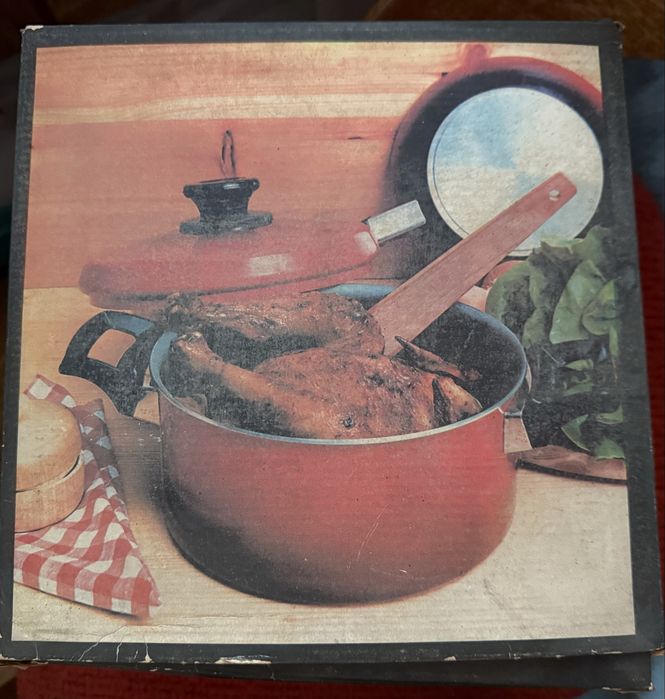 Тенджера тефлонова и емайлирана чисто нова с етикети