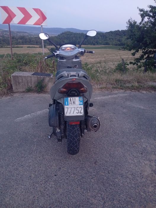 Vând Scuter Aprilia 250