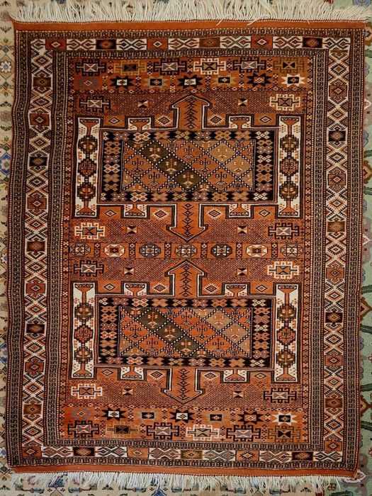 Covor manual persan Guthschan