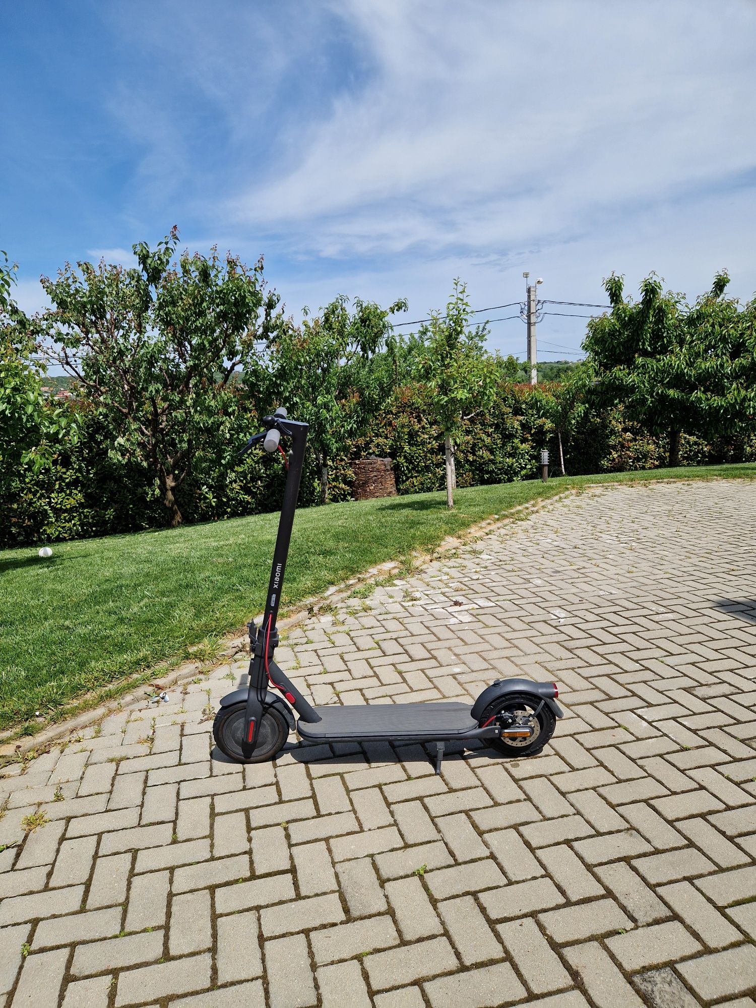 Trotineta Electrică Xiaomi Scooter 4, 10 inch