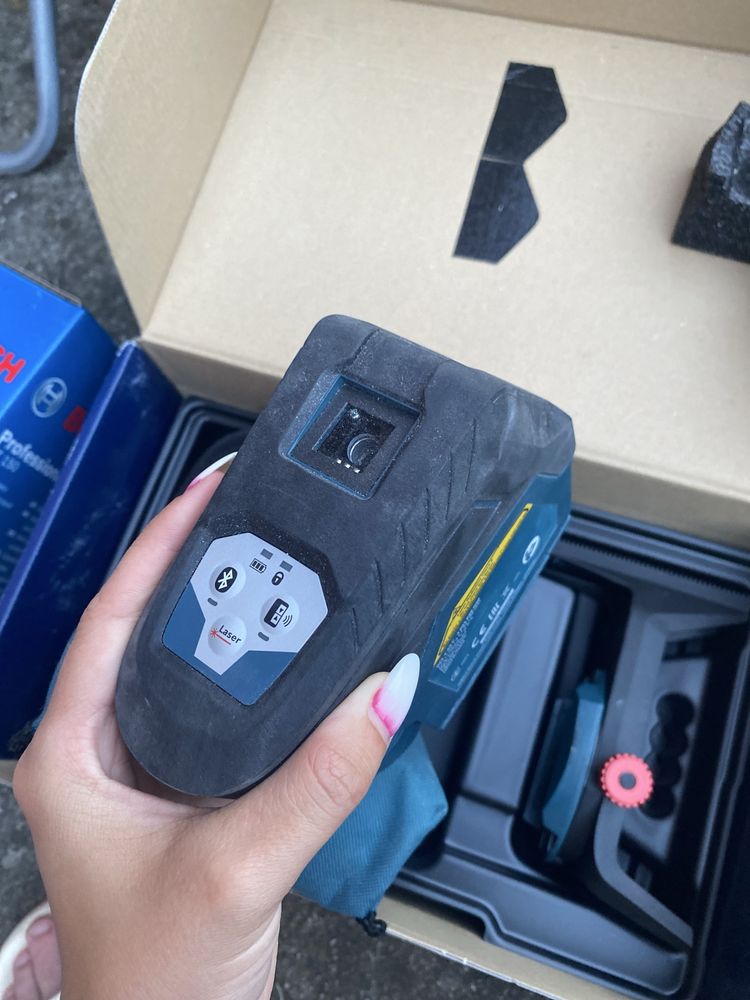 laser combinat Bosch Professional GCL 2-50 C cu trepied BT 150.